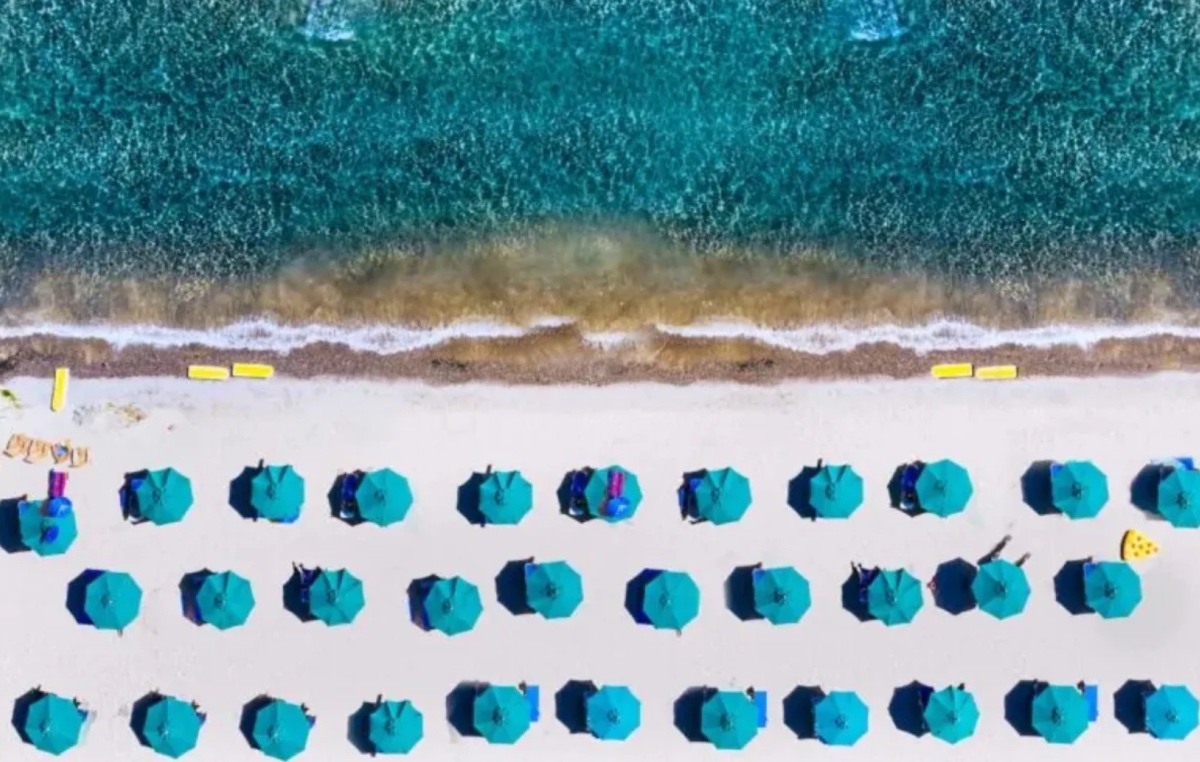 https://static.adhubmedia.com/notizie_it/wp-content/uploads/2026/08/forte-dei-marmi-cancello-abusivo-sulle-spiagge-il-sindaco-lo-fa-rimuovere-4d2b01fe.jpg