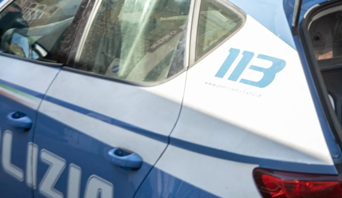 https://static.adhubmedia.com/notizie_it/wp-content/uploads/2026/08/fugge-polizia-finisce-nel-fiume-4980f2b0.jpg