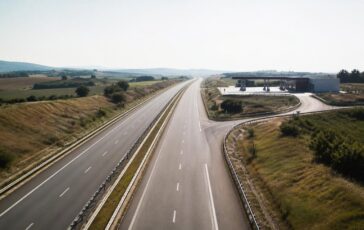 Giuseppe Conte critica l'immobilismo del governo sul caro-carburante