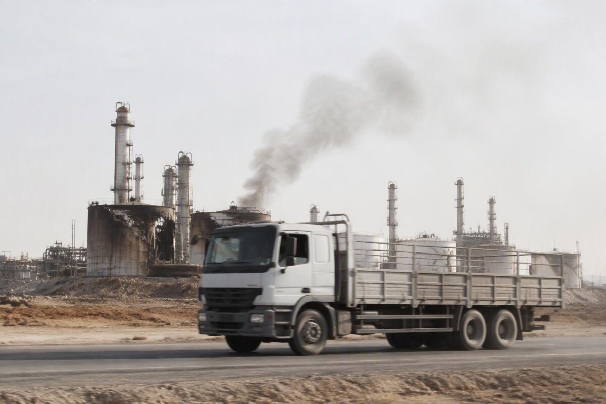 Houthi colpiscono raffinerie Aramco: l'escalation in Yemen e le ripercussioni regionali