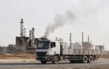 Houthi colpiscono raffinerie Aramco: l'escalation in Yemen e le ripercussioni regionali