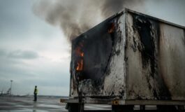 Incendio al container di bagagli a Malpensa: il ruolo delle batterie al litio