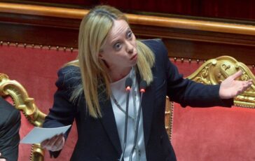 Giorgia Meloni attaccata da Le Monde