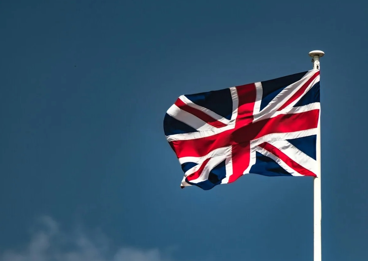 https://static.adhubmedia.com/notizie_it/wp-content/uploads/2026/08/londra-attacco-russo-3280d8df.jpg