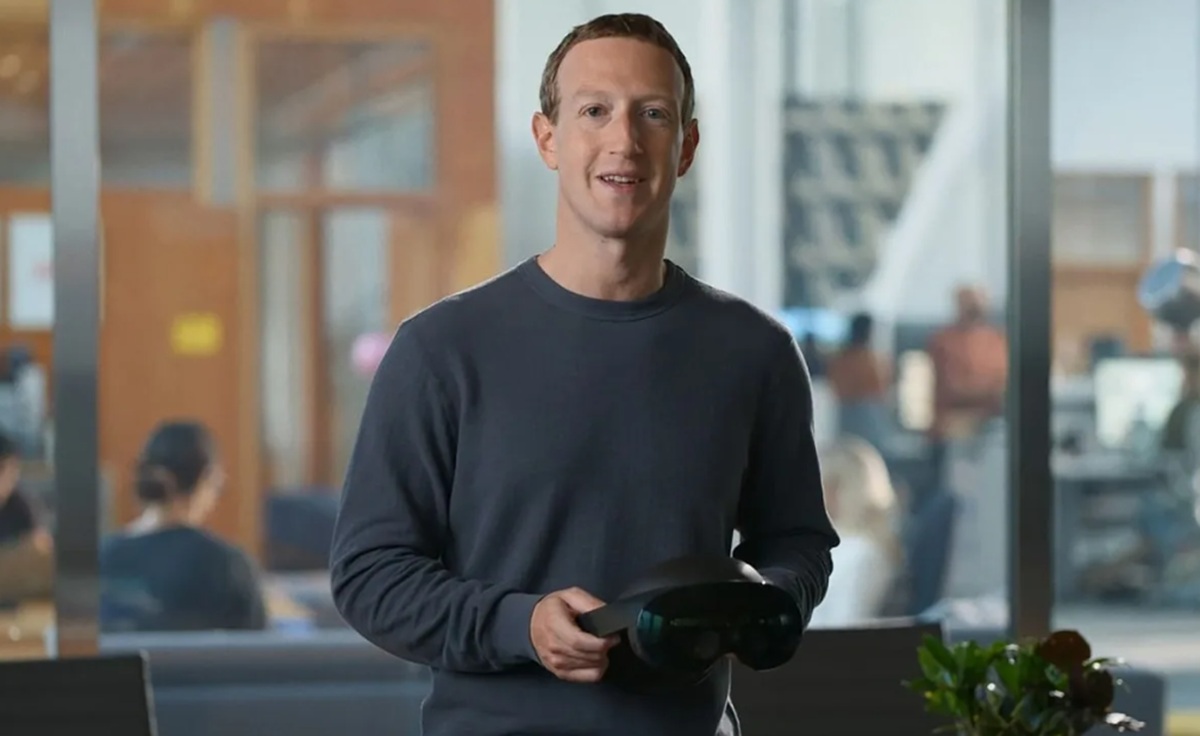 Mark Zuckerberg, dal mega yacht non aiuta una barca in difficoltà