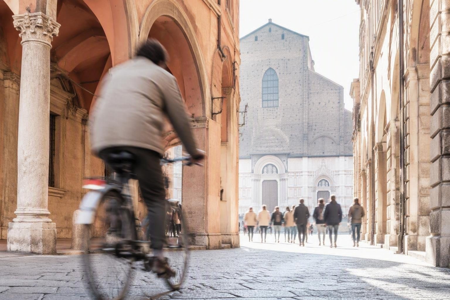https://static.adhubmedia.com/notizie_it/wp-content/uploads/2026/08/minacce-al-sindaco-lepore-indagini-e-solidarieta-politica-az-1786688797.jpg