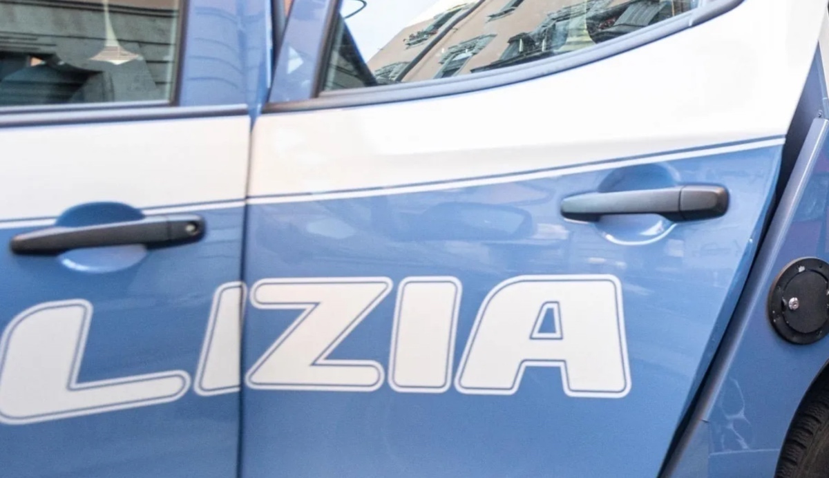 https://static.adhubmedia.com/notizie_it/wp-content/uploads/2026/08/napoli-17enne-scappa-dalla-polizia-in-scooter-e-si-schianta-contro-un-palo-e-in-8c4bb503.jpg