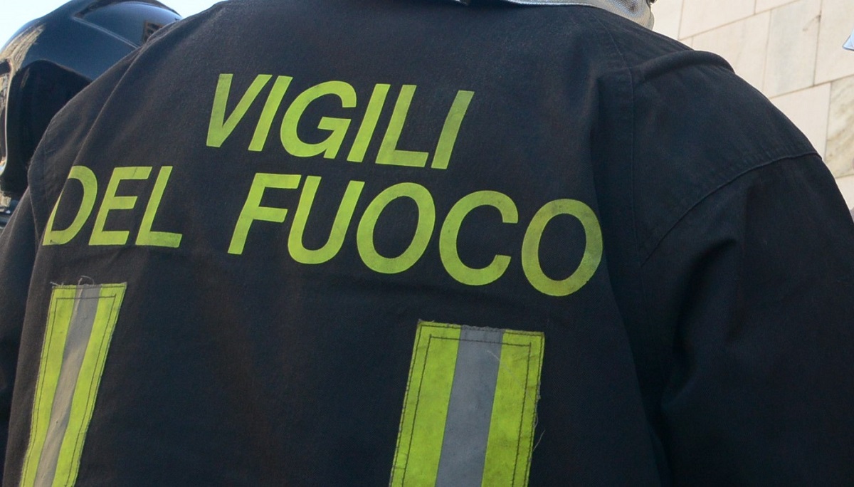 https://static.adhubmedia.com/notizie_it/wp-content/uploads/2026/08/napoli-grave-incendio-in-casa-e31c1db6.jpg