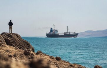 Nave mercantile attaccata nello stretto di Bab el-Mandeb: il drammatico bilancio