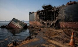 Nave petroliera degli Emirati attaccata nello Stretto di Hormuz: i dettagli