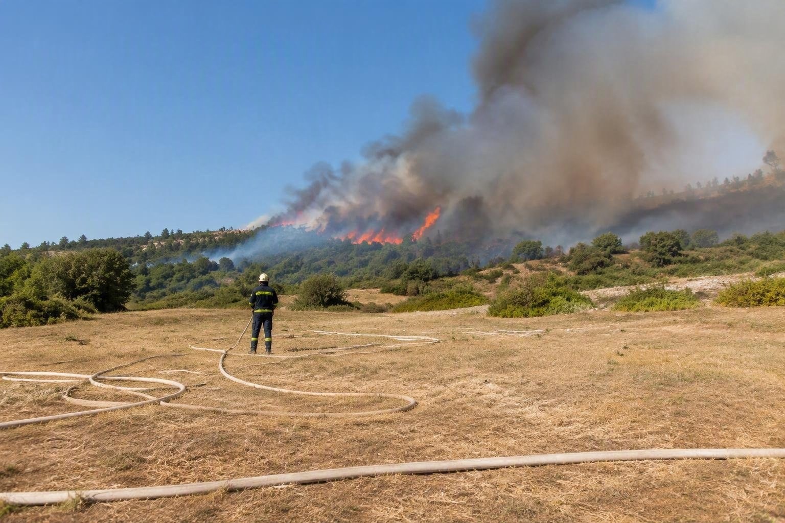 https://static.adhubmedia.com/notizie_it/wp-content/uploads/2026/08/protezione-civile-impegna-volontari-in-interventi-continui-contro-incendi-e-siccita-az-1787033283.jpg