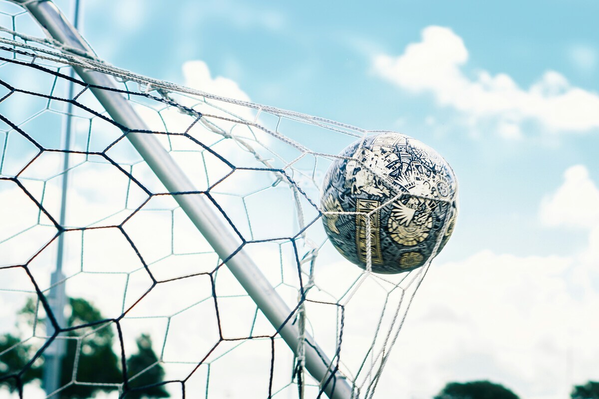https://static.adhubmedia.com/notizie_it/wp-content/uploads/2026/08/rigore-senza-portiere-perche-il-fulham-ha-abbandonato-il-campo-nel-match-contro-1900236b.jpg