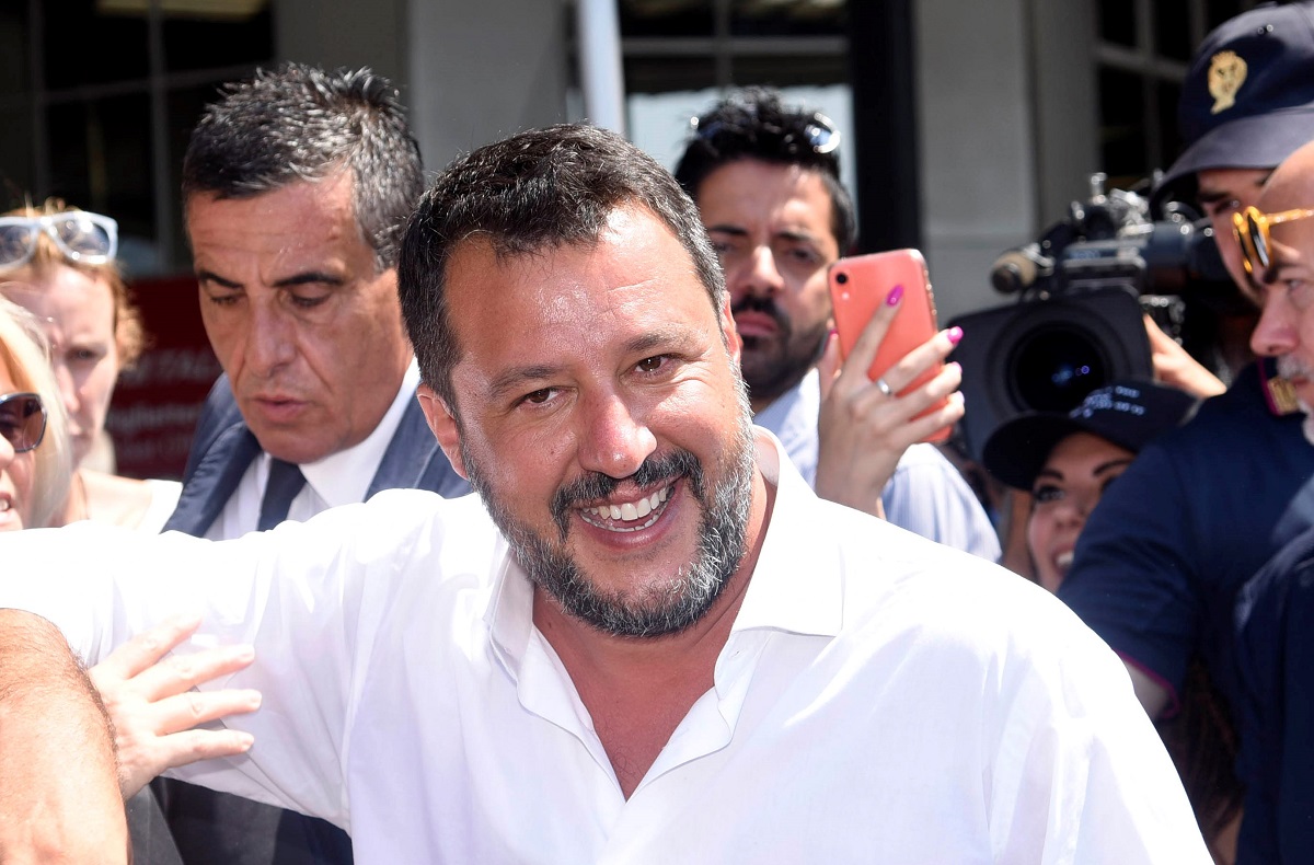 https://static.adhubmedia.com/notizie_it/wp-content/uploads/2026/08/salvini-contestato-al-concerto-di-de-andre-botta-e-risposta-con-la-nipote-alice-10186363.jpg