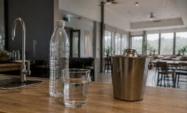 Scegliere l’acqua al ristorante: minerale, microfiltrata o rubinetto