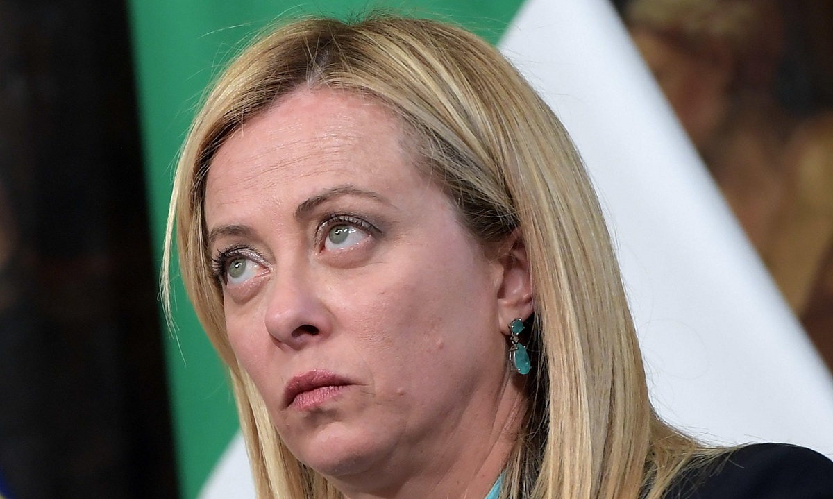 https://static.adhubmedia.com/notizie_it/wp-content/uploads/2026/08/scritte-choc-a-bologna-nel-mirino-meloni-disegnata-con-una-pistola-alla-testa-338c4075.jpg