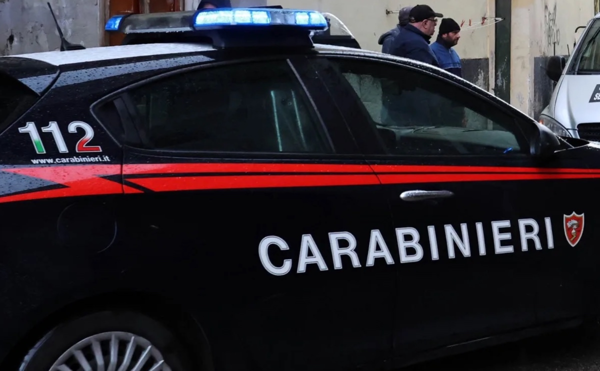 https://static.adhubmedia.com/notizie_it/wp-content/uploads/2026/08/segrega-in-casa-la-compagna-col-figlio-e-la-picchia-con-un-bastone-chiodato-per-d2807bbc.jpg