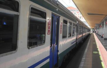 17enne travolta dal treno: lo choc del fidanzato