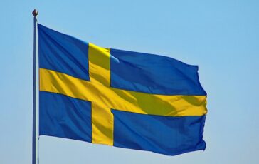 vedova deve lasciare Svezia