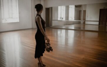 Tango per chi inizia: basi di postura, abbraccio, camminata e primi passi