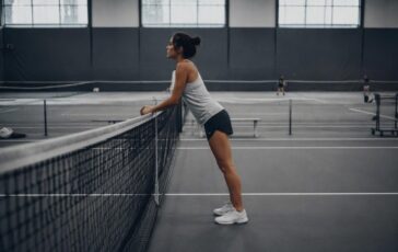 Tennis: respirazione, self-talk e routine per tie-break e momenti caldi