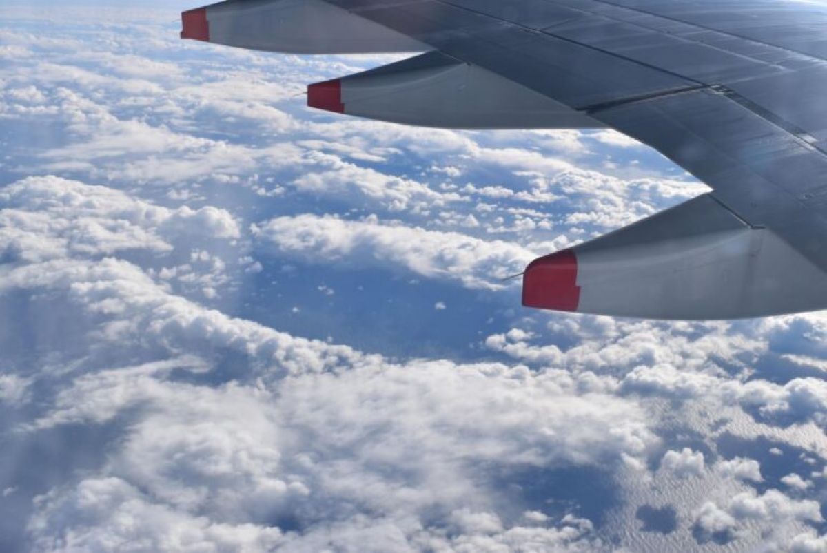 https://static.adhubmedia.com/notizie_it/wp-content/uploads/2026/08/travolta-dalla-corrente-daria-di-un-aereo-in-decollo-52enne-italiana-ferita-a-sk-29e41d35.jpg