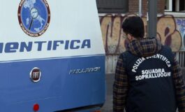trovati due cadaveri portici