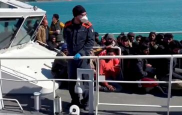 travolta barchino migranti