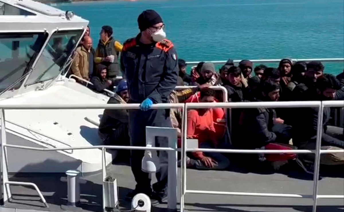https://static.adhubmedia.com/notizie_it/wp-content/uploads/2026/08/tuerredda-grave-incidente-in-mare-18enne-travolta-da-un-barchino-con-14-migranti-520816a2.jpg