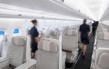 Tumore al seno da lavoro: la storica sentenza per un'ex hostess di Air France
