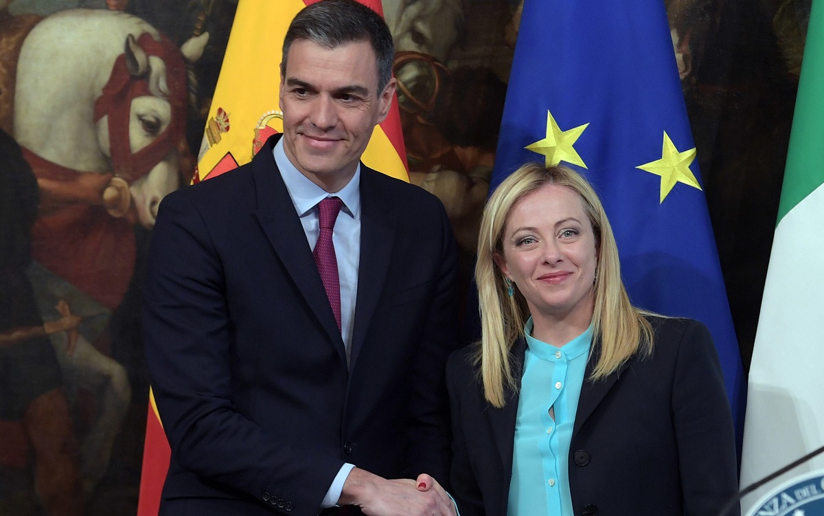 Frontiere chiuse tra Italia e Spagna, scontro diplomatico per la sospensione di Schengen