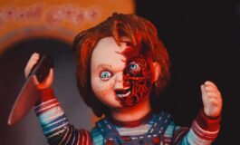 uomo mascherato bambola chucky