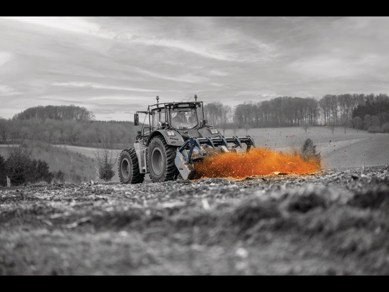 Aree boschive, terreni agricoli e infrastrutture: quando una trincia per trattore fa la differenza