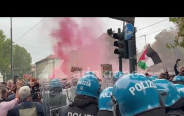 A Torino cori e fumogeni al presidio contro Vannacci Vattene 364x230