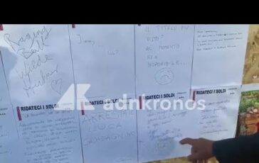 A Venezia 83 torna liniziativa umoristica di Gianni Ippoliti sul muro proteste e richieste del 364x230