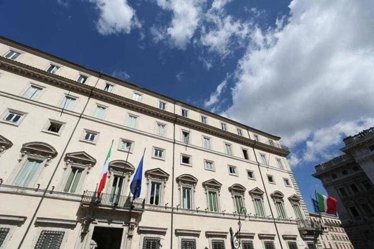 Addio bollo e tripletta flat tax, il 'cantiere' Manovra tra voto e risorse