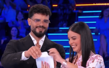Affari Tuoi primo gender reveal durante la puntata Ylenia aspetta un maschietto 364x230