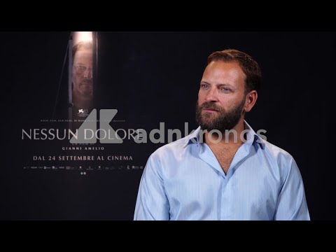 Alessandro Borghi compie 40 anni: "Il successo mi faceva camminare con i piedi per aria, ma la