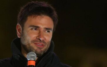 Alessandro Di Battista come sta dopo loperazione e sedato e in terapia intensiva 364x230
