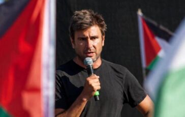 Alessandro Di Battista lultimo aggiornamento dopo lintervento a Cuba Affronta nel migliore dei modi questa fase 364x230