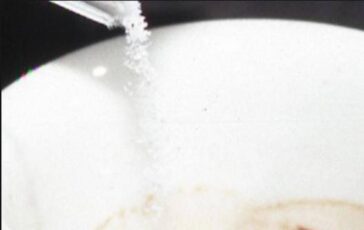 Alimenti Efsa rivaluta dolcificante sale di aspartame acesulfame no problemi sicurezza 364x230