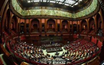 Alla Camera voto touch Qr code e nuove telecamere in Alta definizione aula rinnovata per la ripresa dei lavori 364x230