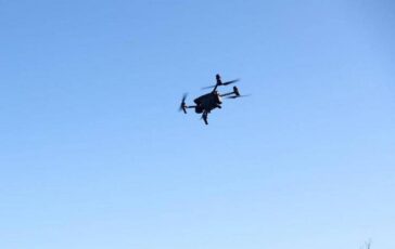 Allerta in Germania drone cade vicino a una base militare 364x230