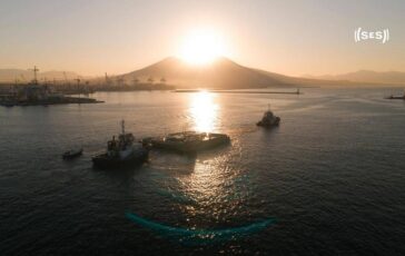 Americas Cup sul lungomare Caracciolo arriva il pontone lisola che ce verso Napoli 2027 364x230