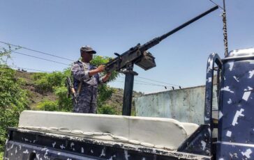 Attacco Houthi in Arabia Saudita 13 civili feriti. Pentagono smentisce Trump su carenza munizioni 364x230