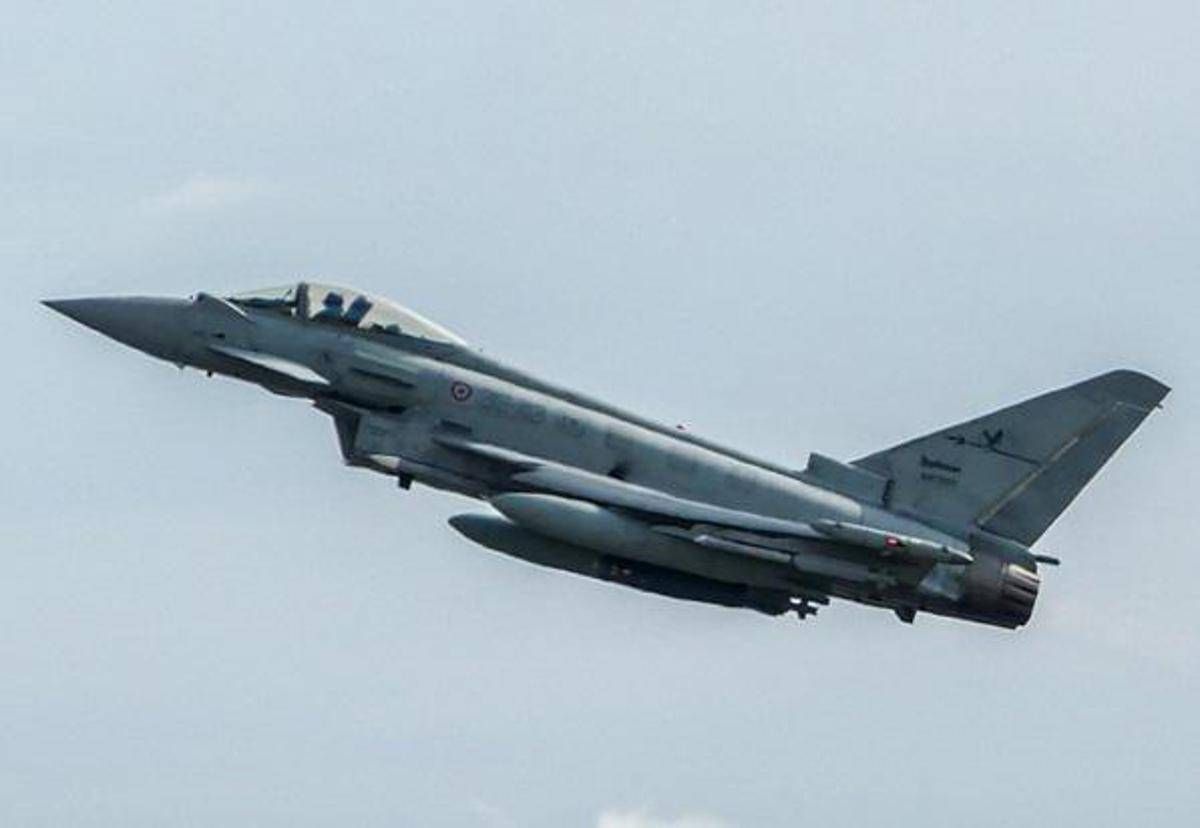 Attacco a base aerea in Arabia Saudita, colpito F-2000 italiano. Crosetto: "Nessun militare coinvolto"
