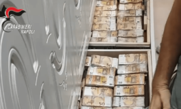 Blitz anticamorra a Napoli nascosti nel muro Rolex e banconote per piu di 3 milioni di euro la scoperta 265x160