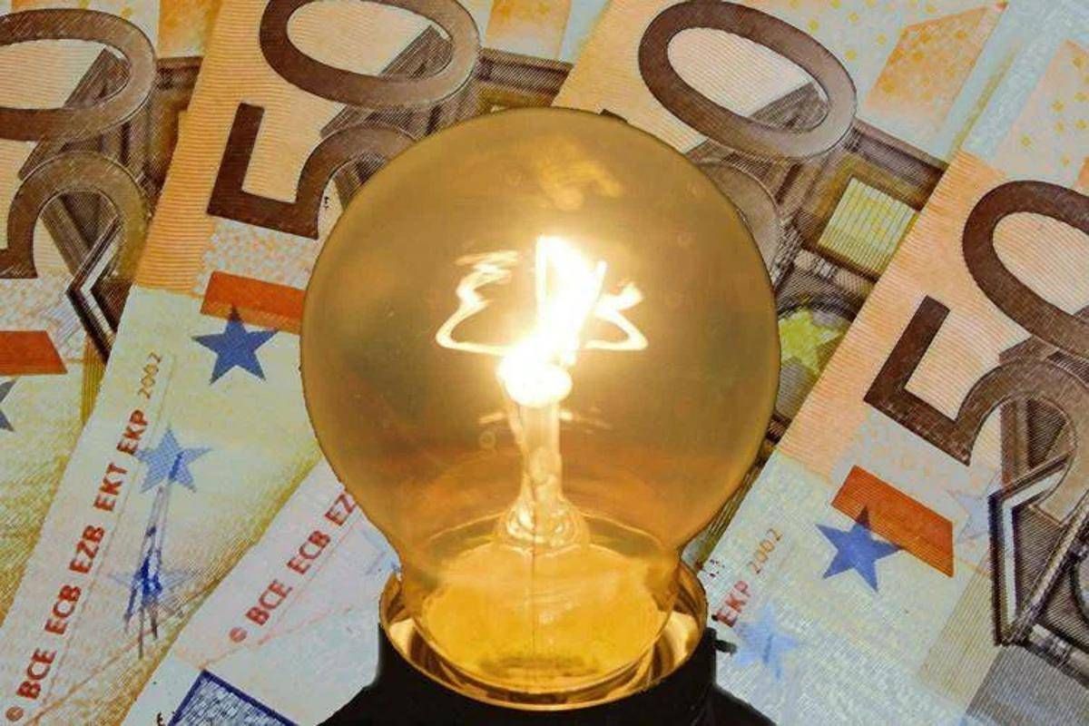Bollette, Eni taglia 30% su luce-gas. Enel, già da aprile sconto del 50% su elettricità. Meloni: "Anche altri attori diano una mano"