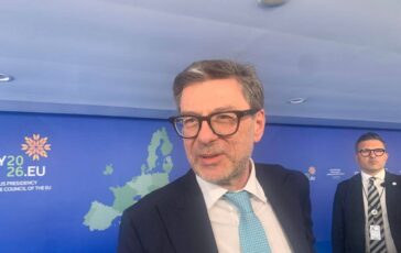 Bollo auto Giorgetti Taglio coperto da soldi nazionali. Non sono fondi Ue Italia li usa come crede 364x230