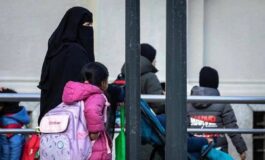 Burqa e niqab vietati a scuola multe fino a 1000 euro. Tetto del 30 per alunni stranieri la bozza del decreto 265x160