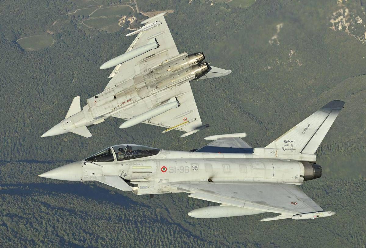 Caccia italiani della Nato abbattono drone in Lituania: era entrato dalla Bielorussia